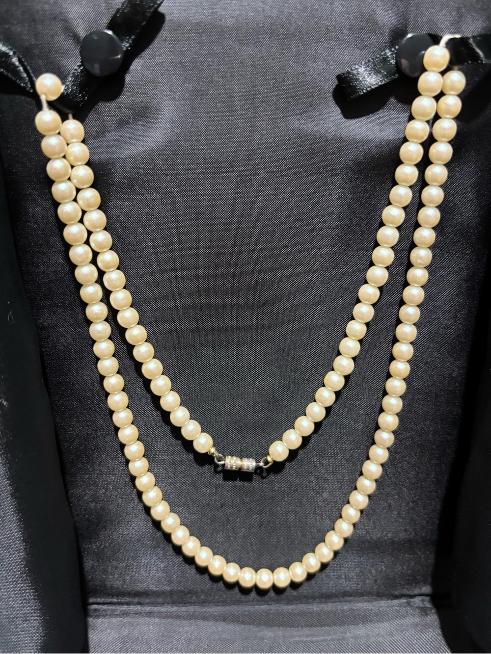 Vintage Classic Pearl Strand Necklace - Cream Pearls - Picture 9 of 13